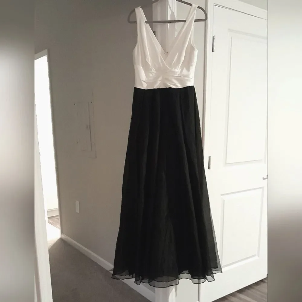 Vera Wang Formal Gown - Picture 1 of 9